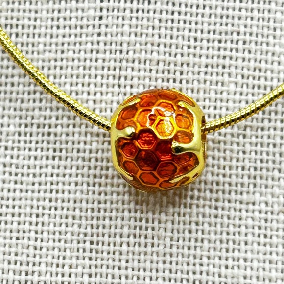 NWOT Sterling silver 18k gold plated honeycomb necklace pendant 18” - Picture 7 of 8